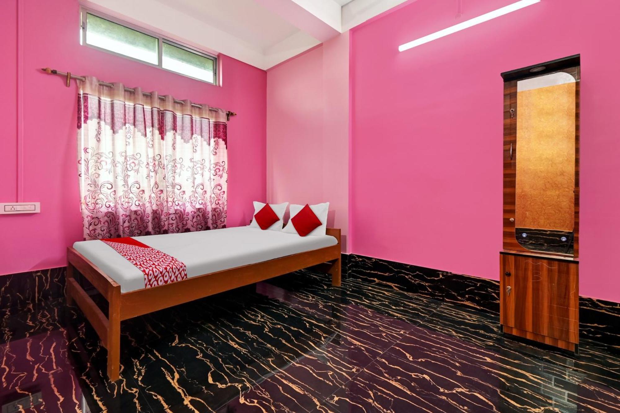 Oyo Flagship The Brahmaputra Homestay Γουβαχάτι Εξωτερικό φωτογραφία