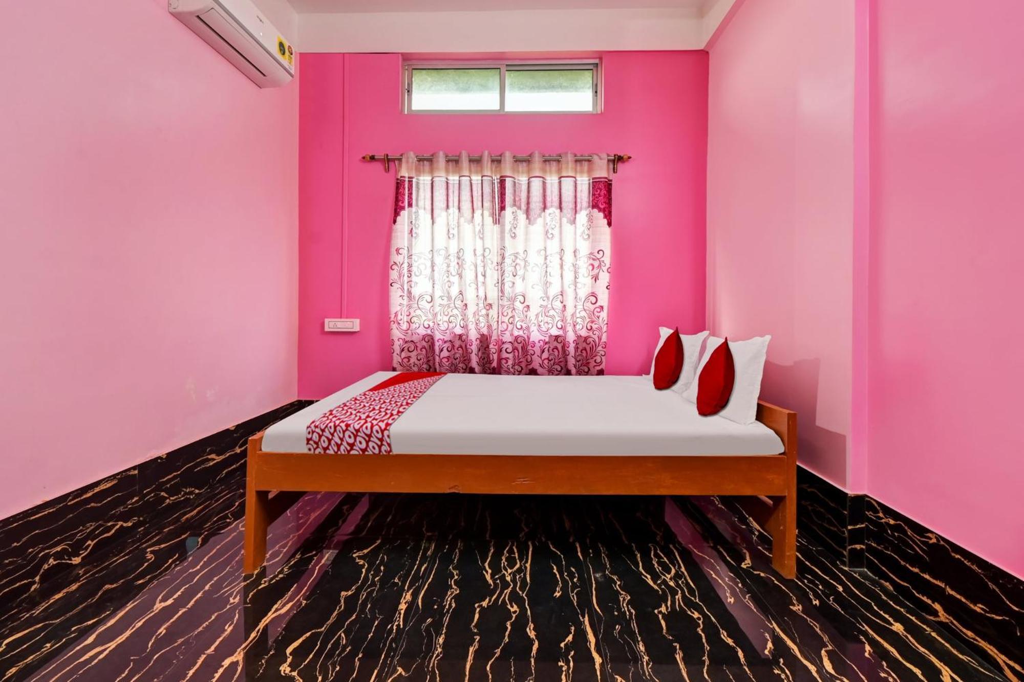 Oyo Flagship The Brahmaputra Homestay Γουβαχάτι Εξωτερικό φωτογραφία